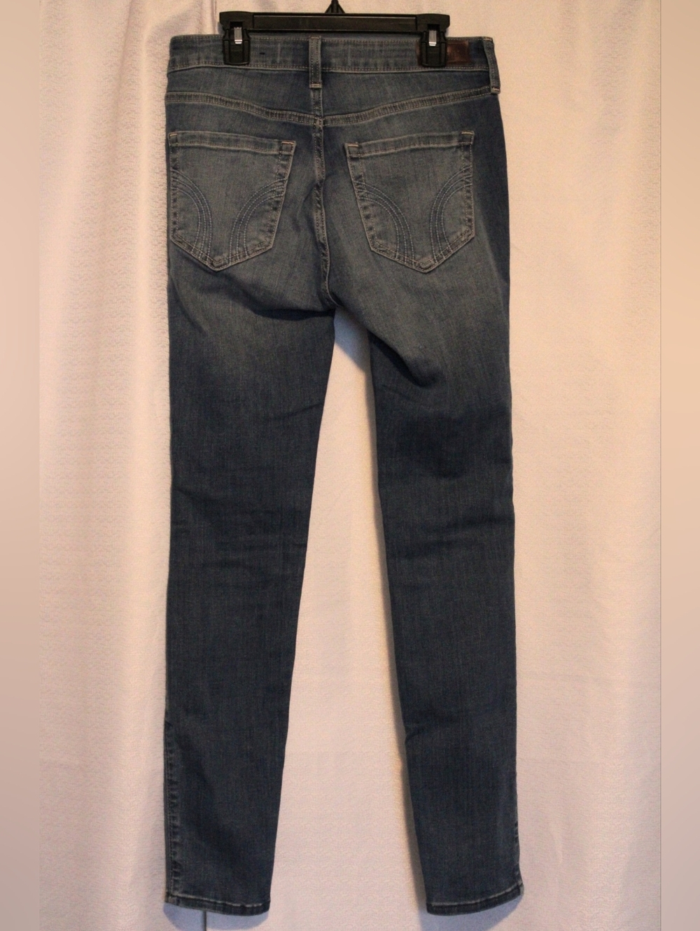 Hollister Medium Wash Distressed Skinny Jeans Size 6 (28R) - Picture 8 of 8